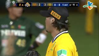 20130705 CPBL 獅VS象 8上 真田裕貴失1分後連拿3個出局數化解危機
