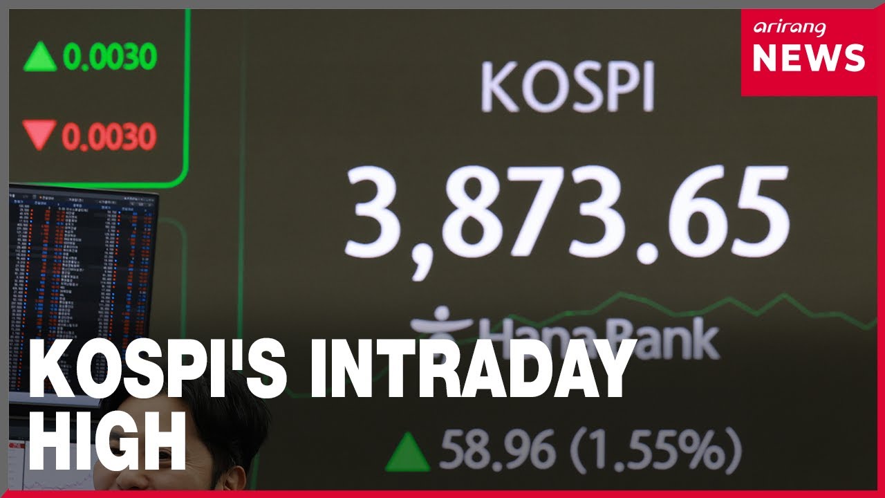 KOSPI hits another intraday high thanks to surge in SK hynix, Samsung Electronics