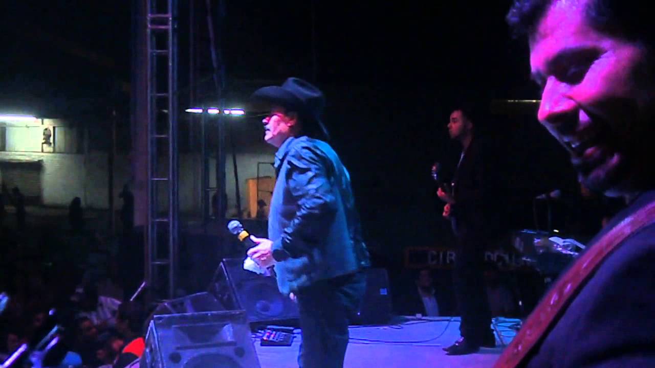 Pienso En Ti. LOS REHENES. en vivo