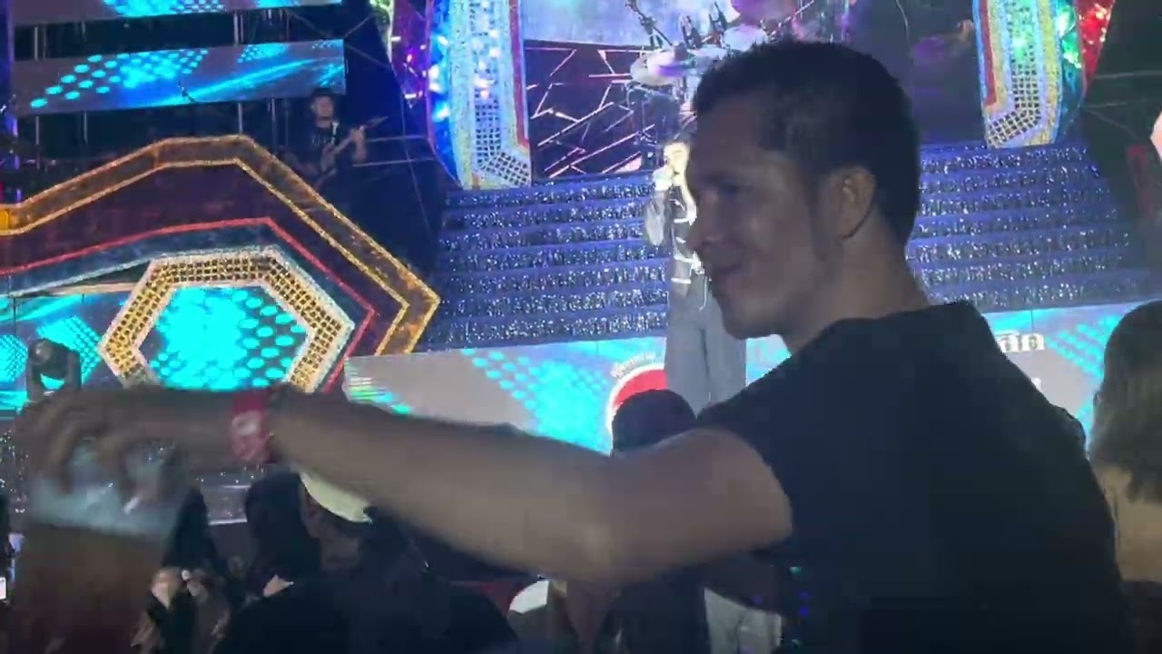 ม่วนๆเลยมีแต่หมุ่นๆหล่อๆ#ค่ายเพลง โตเกียวมิวสิค#￼ ผู้ใหญ่บ้านฟินแลนด์