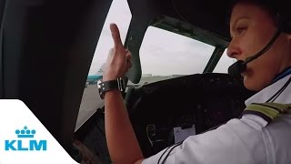 How do airplanes actually fly? | Cockpit Tales | KLM