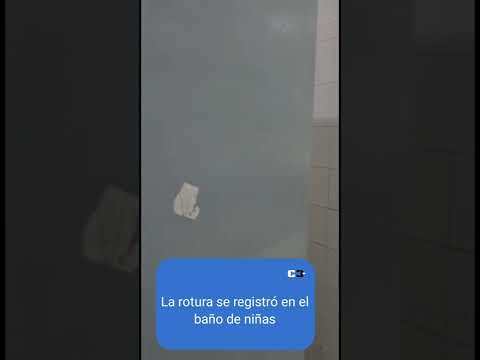 Cayó parte del cielorraso del baño de niñas de la escuela N°152 de Cutral Co.