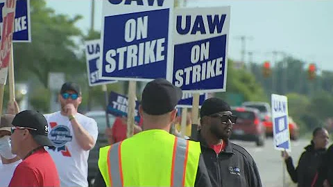 General Motors, Stellantis announce layoffs, adding tensions to UAW strike