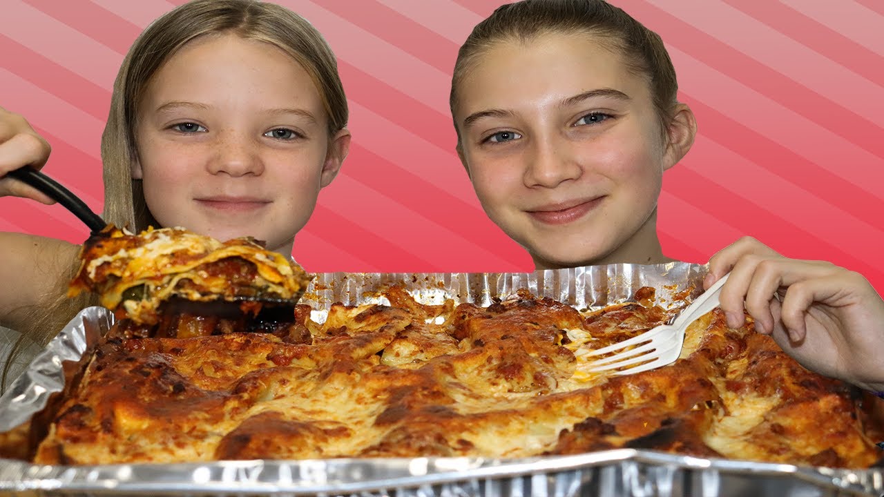 HOMEMADE CHEESY LASAGNA MUKBANG
