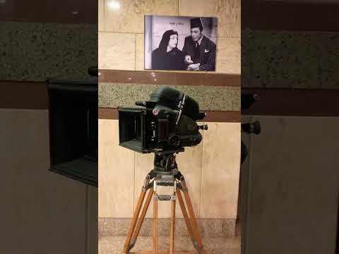 كاميرا فيلم بداية و نهاية بطولة رحمة الله عليهم الفنانة امينة رزق و الفنانيين فريد شوقي وعمر الشريف