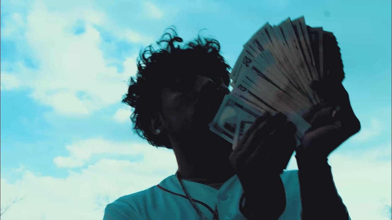 LIL SOUF - INTRO auf YouTube ansehen LIL SOUF - INTRO auf YouTube ansehen