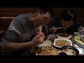 【食味阿远】到石家庄的京味饭店吃饭，服务员把阿远逗乐了，薄饼卷肉吃到撑 | Shi Wei A Yuan