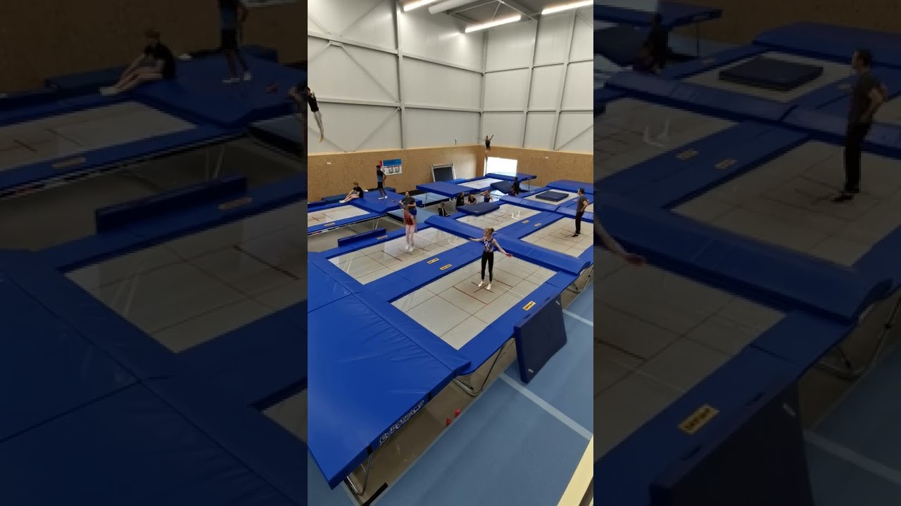 Elin en Rosanna synchroon met Jason Burnett