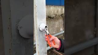 Simple DIY tool and hack for broken bulb 💡
We advise adult supervision and care at all times. This video is made for entertainment purposes. We do not make any warranties about the completeness, safety and reliability. Any action you take upon the information on this video is strictly at your own risk, and we will not be liable for any damages or losses. It is the viewers responsibility to use judgment, care and precautions if one plans to replicate.
The following video might feature activity performed by our actors within controlled environment- please use judgment, care, and precaution if you plan to replicate.
All product and company names shown in the video are trademarks™️ or registered®️ trademarks of their respective holders. Use of them does not imply any affiliation with or endorsement by them.
▶️ TheSoul Music: https://www.music.thesoul-publishing.com
◉ Our Spotify: https://sptfy.com/TheSoulMusic
◉ TikTok: https://www.tiktok.com/@thesoul.music
◉ YouTube: / @thesoulsound
◉ 5-Minute Crafts: / @5minutecraftsyoutube
◉ 5-Minute Crafts DIY: / @5minutecraftsdiy
◉ 5-Minute Crafts PLAY: / @5minutecraftsplay
◉ Music by Epidemic Sound: https://www.epidemicsound.com/ Simple DIY tool and hack for broken bulb 💡