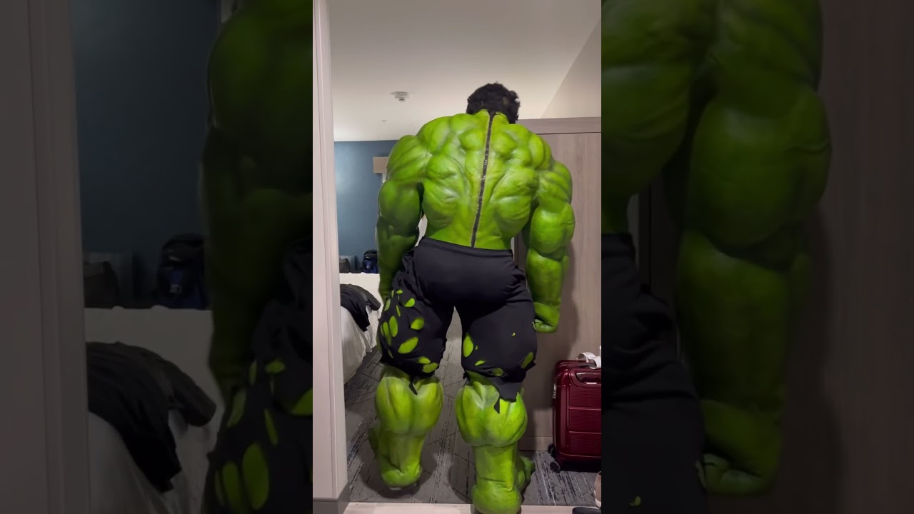 Testing out the Hulk suit, he’s heavy to wear #cosplay #marvelcosplay #hulk #costume