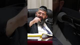מה הדין של כיור שהמים מגיעים לדשא בשבת?