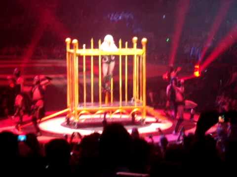 Britney Spears Dallas, TX 3-31-09- Circus - Entrance