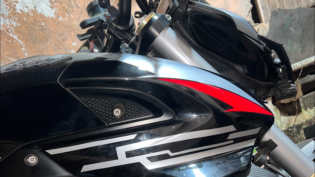 Pulsar NS400Z with unexpected modifications and a BMW inspired tail design left right 🔥🚀