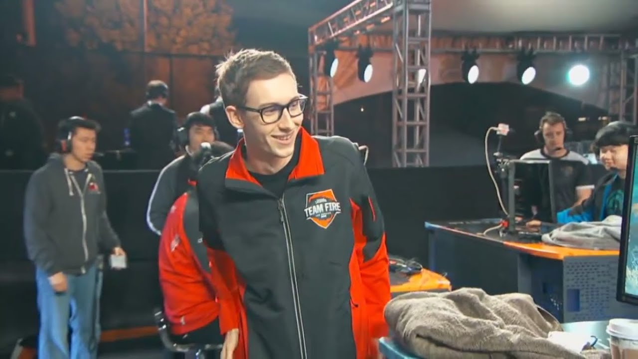 Bjergsen vs Smurf 1v1 All Stars 2015 (4 min. win)