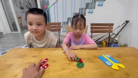 Tiếng Anh Giao Tiếp Phan Thiết: Sam and Vani practice talking about Christmas Objects