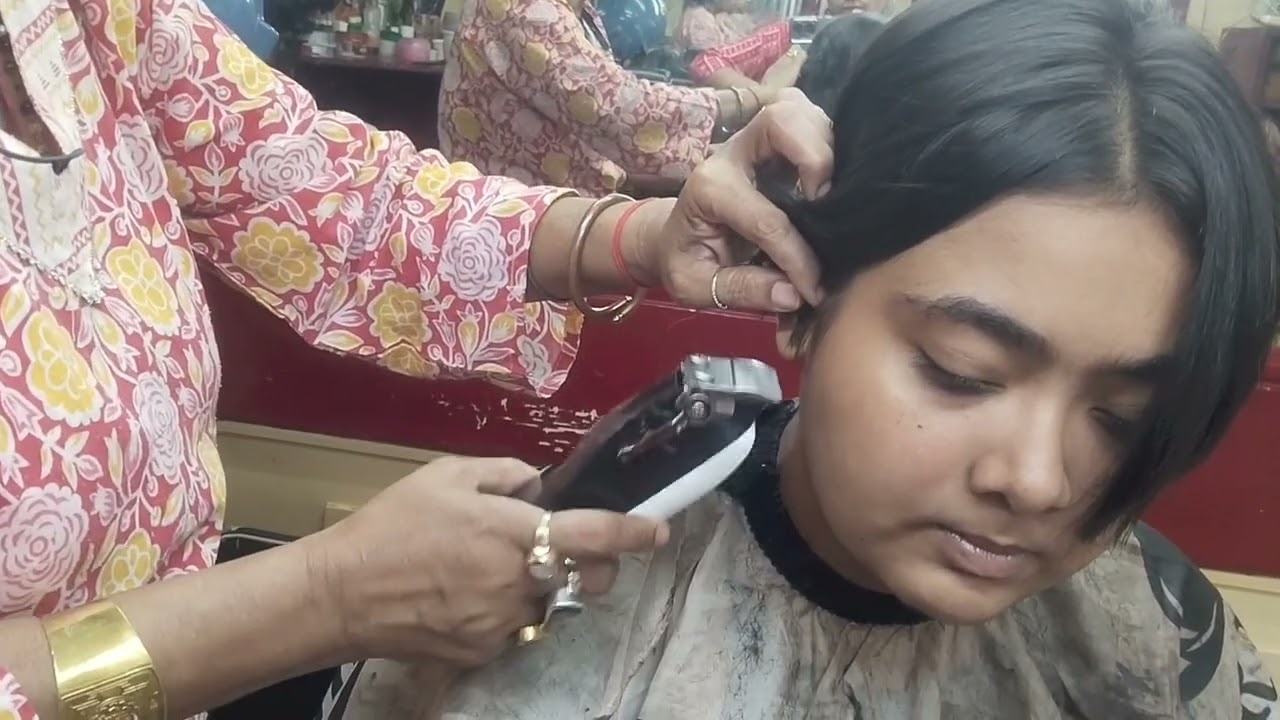 আজ মিঠুর মেয়ে চুল কাটতে গিয়ে মন খারাপ হয়ে গেলো কত লম্বা চুল কেটে  দিলো।