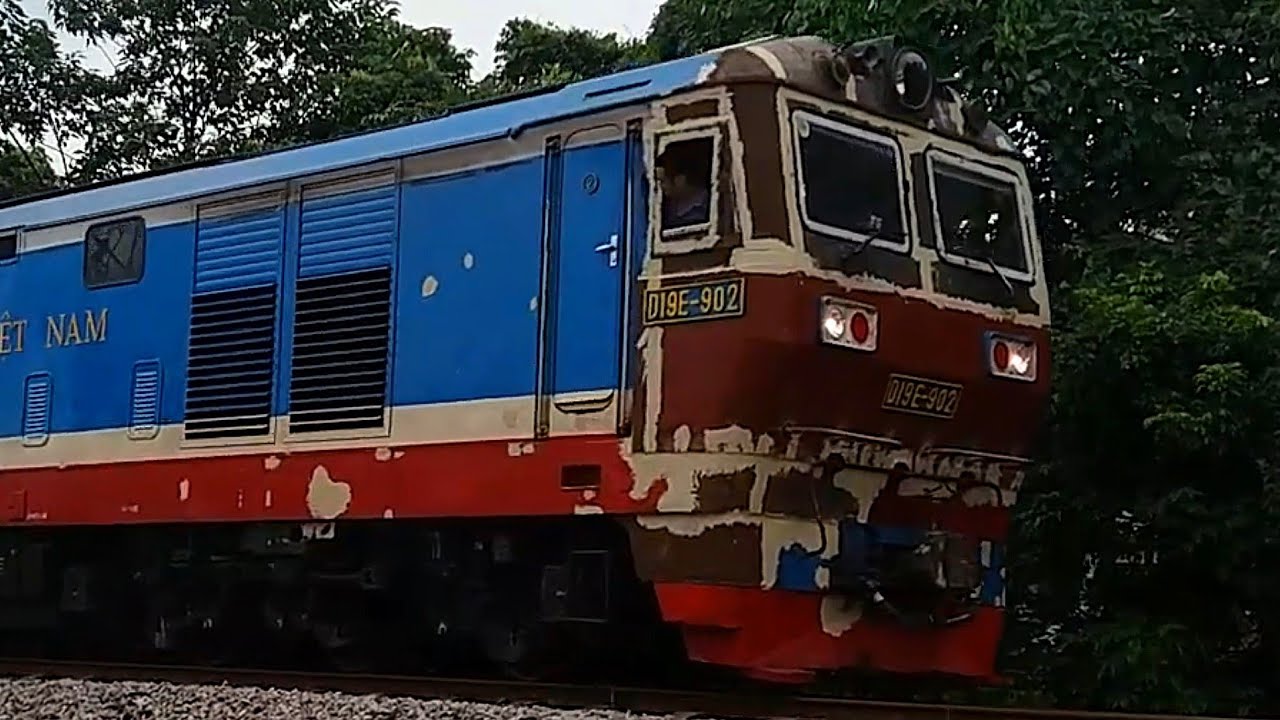 D19E-902 (Ghẻ Mặt) Kéo Tàu Hàng Mác 6161 Trong Tình Trạng Thử Tải Máy, kép D19E-978 xuống Hải Phòng