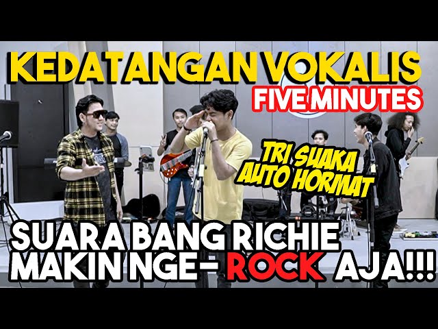 Kedatangan Vokalis Five Minutes!!! bawakan lagu Bertahan ft. Tri Suaka class=