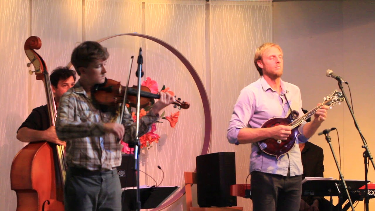 Bach duet: mandolin and violin play keyboard music