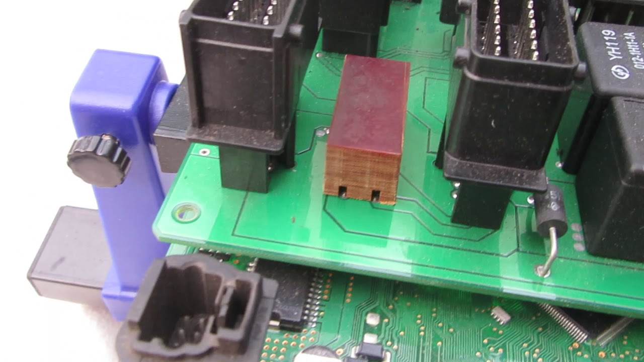 Peugeot Citroen BSI circuit board separation for central locking relay repair