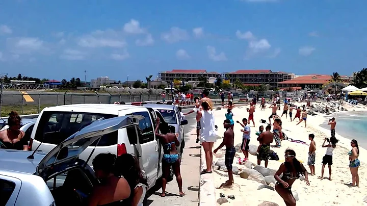 KLM blows away everything at Maho Beach at takeoff