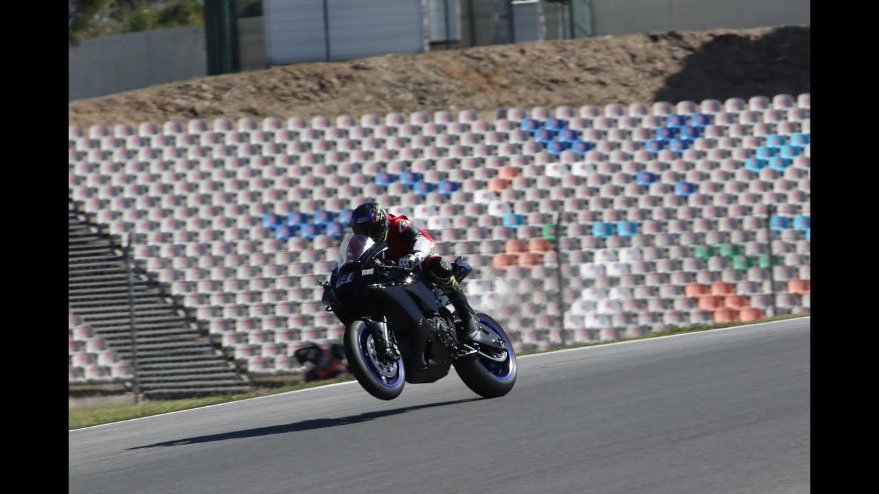 Yamaha R1 in Portimao Autódromo do Algarve (Moto GP Circruit) 1:54 Min ...