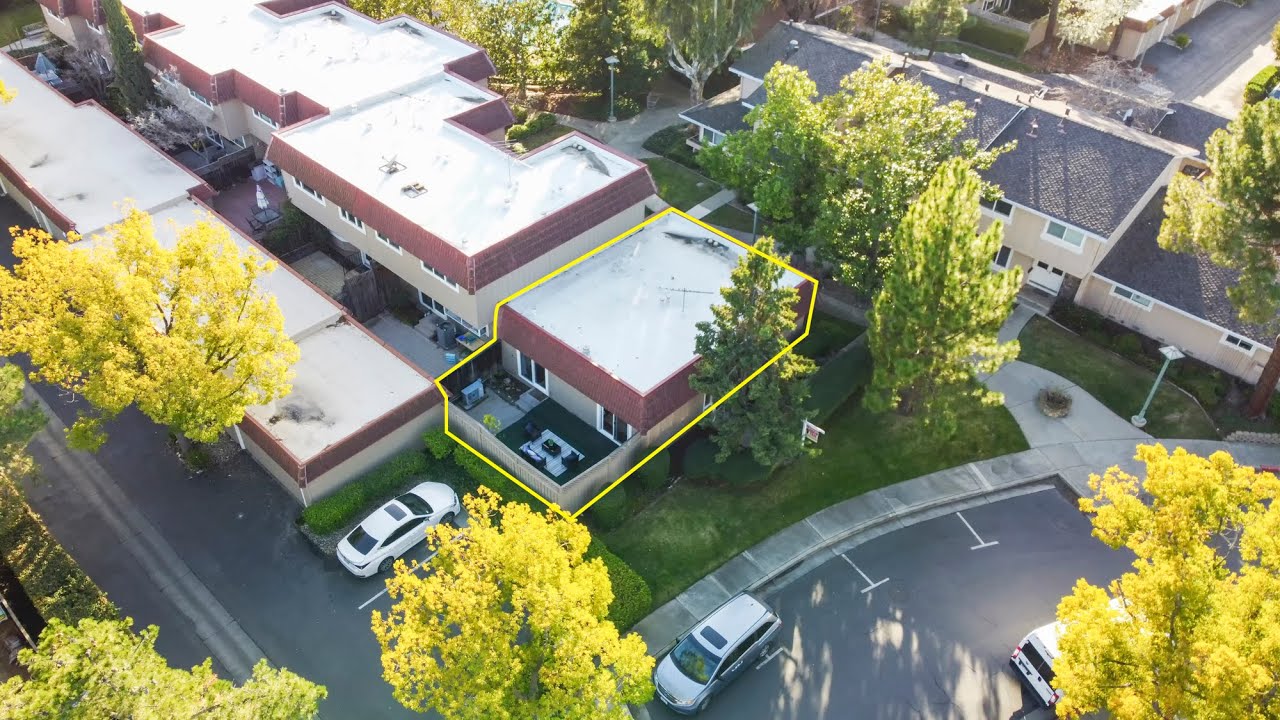 10063 Long Oak Ln Stunning one level, end unit townhome with top