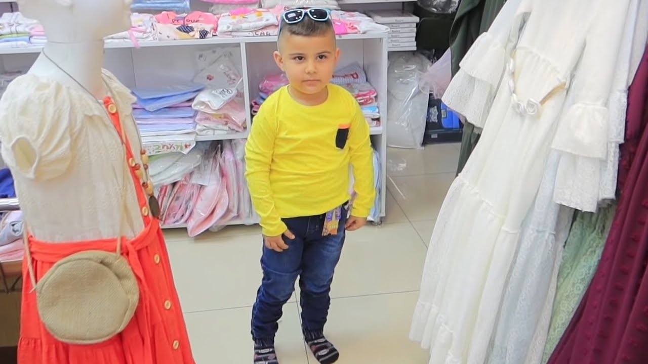 اشترينا تياب العيد لحمودة وهدية لمزكين فرحت كتير ⁦❤️⁩