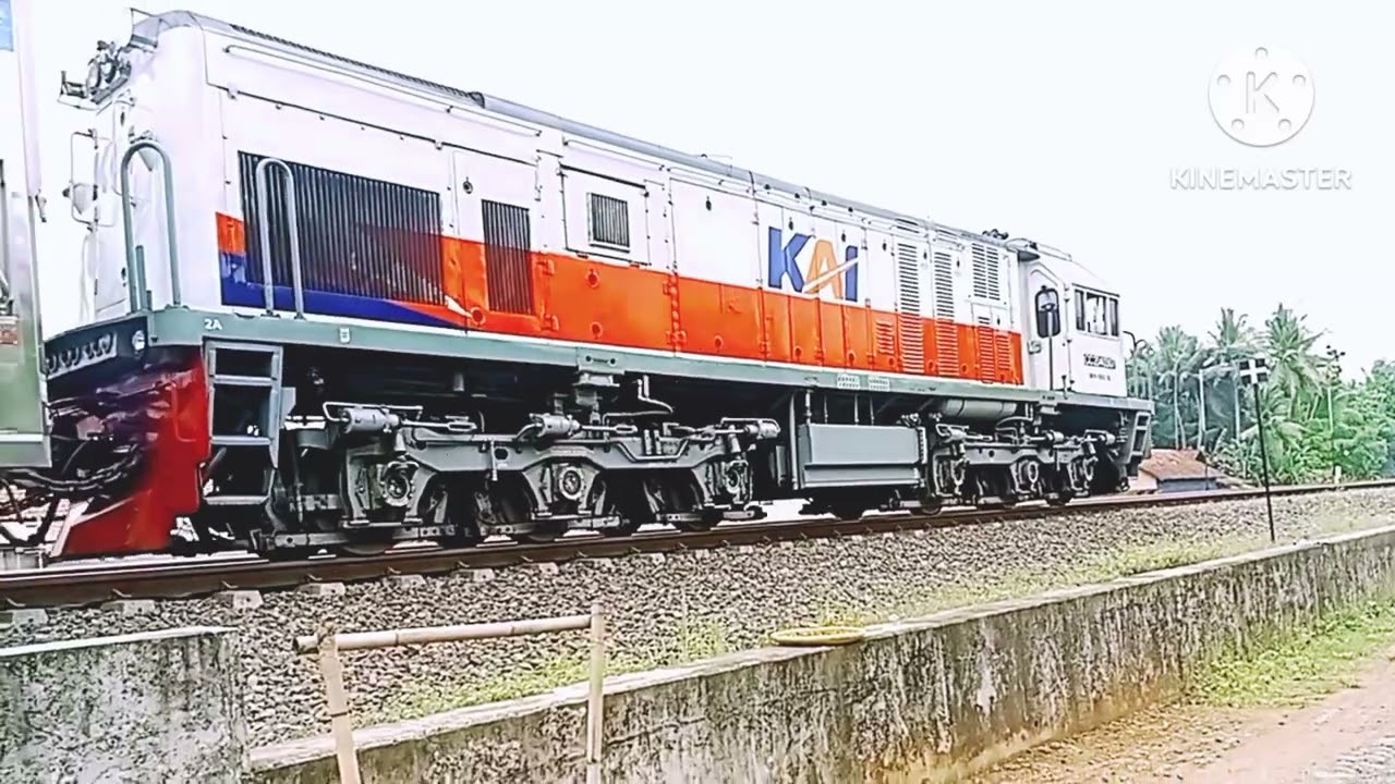 HUNTING DI PAGI HARI TERNYATA DAPAT BANYAK KERETA DI SINI YAH.