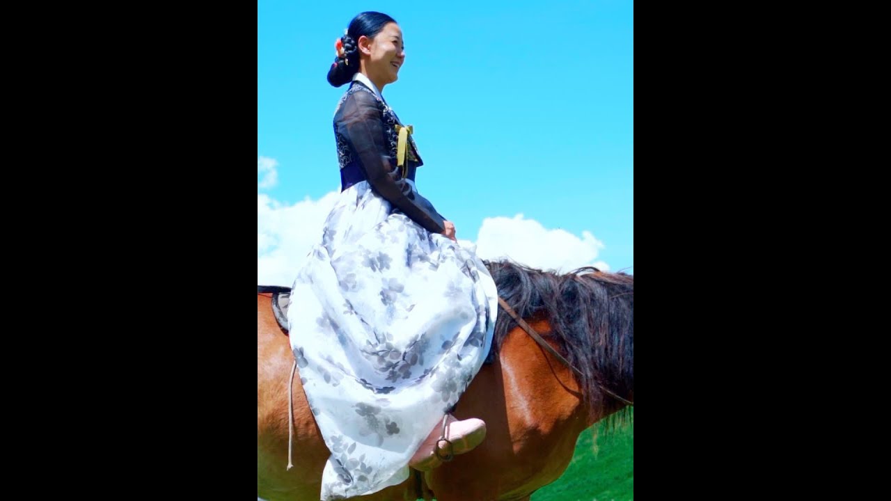 在唐布拉草原度过了难忘的一天,大家觉得这样的地方怎么样呢 #唐布拉草原 #哈萨克毡房 #旅行vlogo