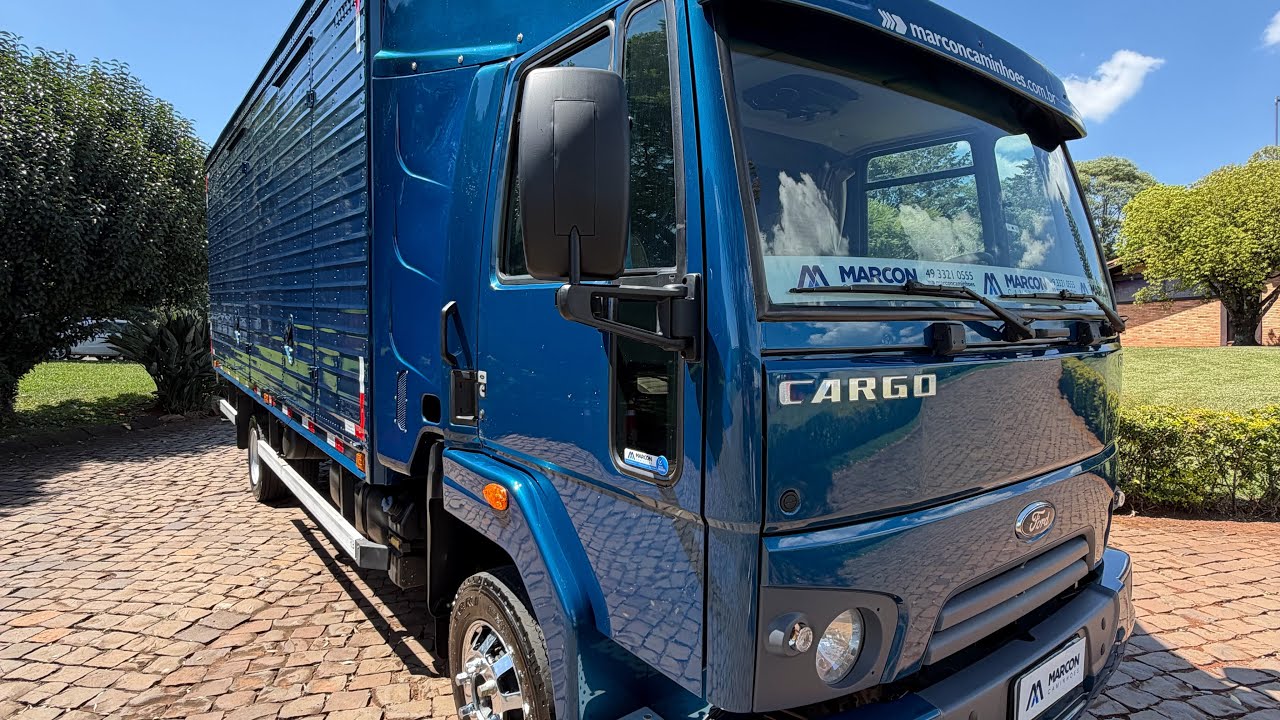 Ford Cargo 816 ano 2015 Cabine leito baú Linshalm de 6,20m