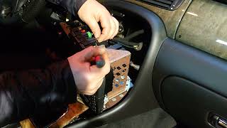 Jaguar X Type remove disassembly,smontaggio,demontage car radio,ashtray,portacenere,Aschenbecher 2004 Jaguar X Type Radio