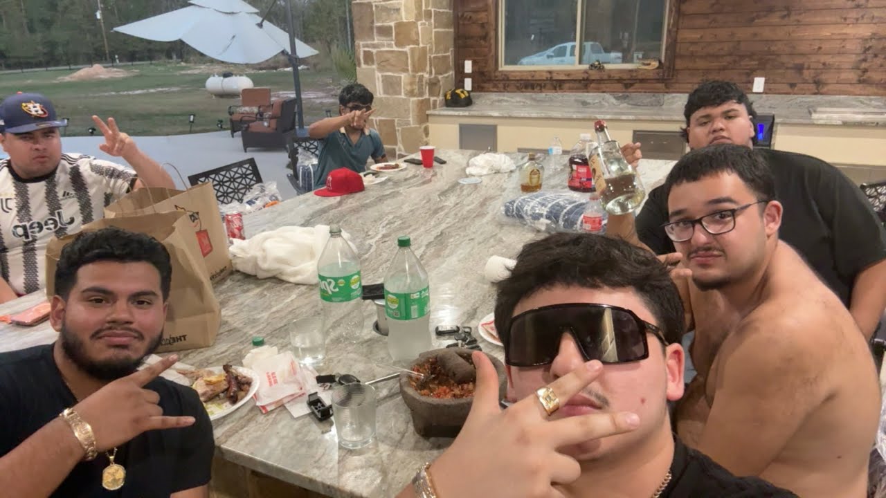 Lil cook out at prez crib with the crew!