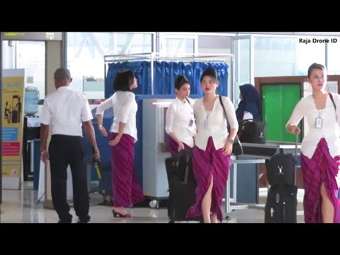 Pramugari Cantik Batik Air Dan Garuda Indonesia Saat Melewati Pemeriksaan Detektor Bandara DEO