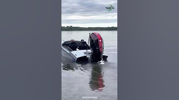 Small Boat Powered by Mercury 300R: Smooth and Powerful Performance
