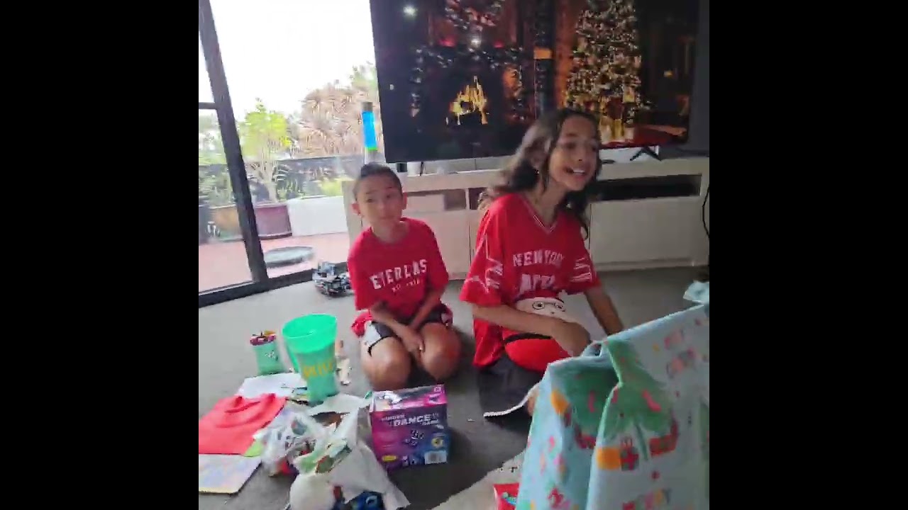 Christmas 2025 Opening Gifts 🎁 