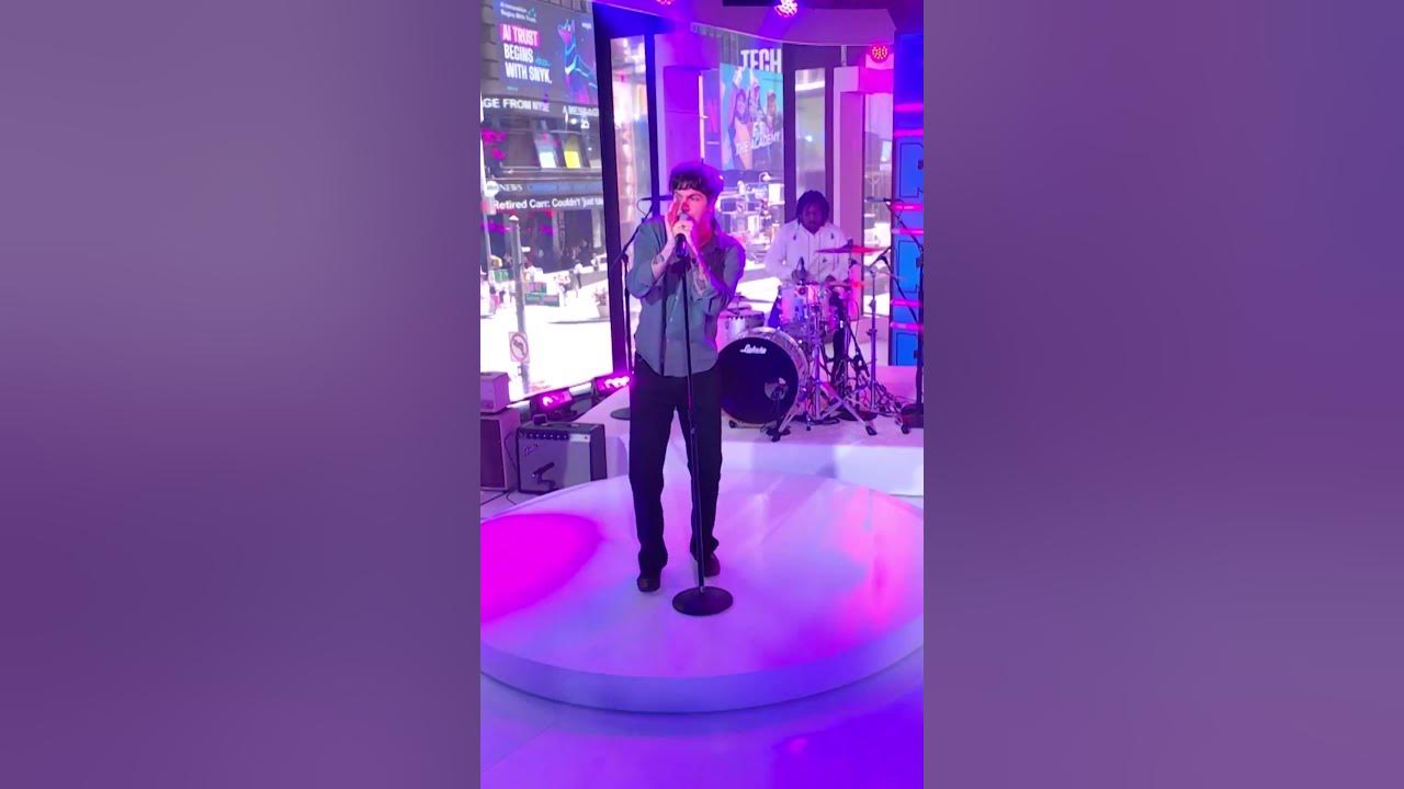 ROLE MODEL just owned the MTV Fresh Out Live stage with “Sally, When The Wine Runs Out”  🔥🍷