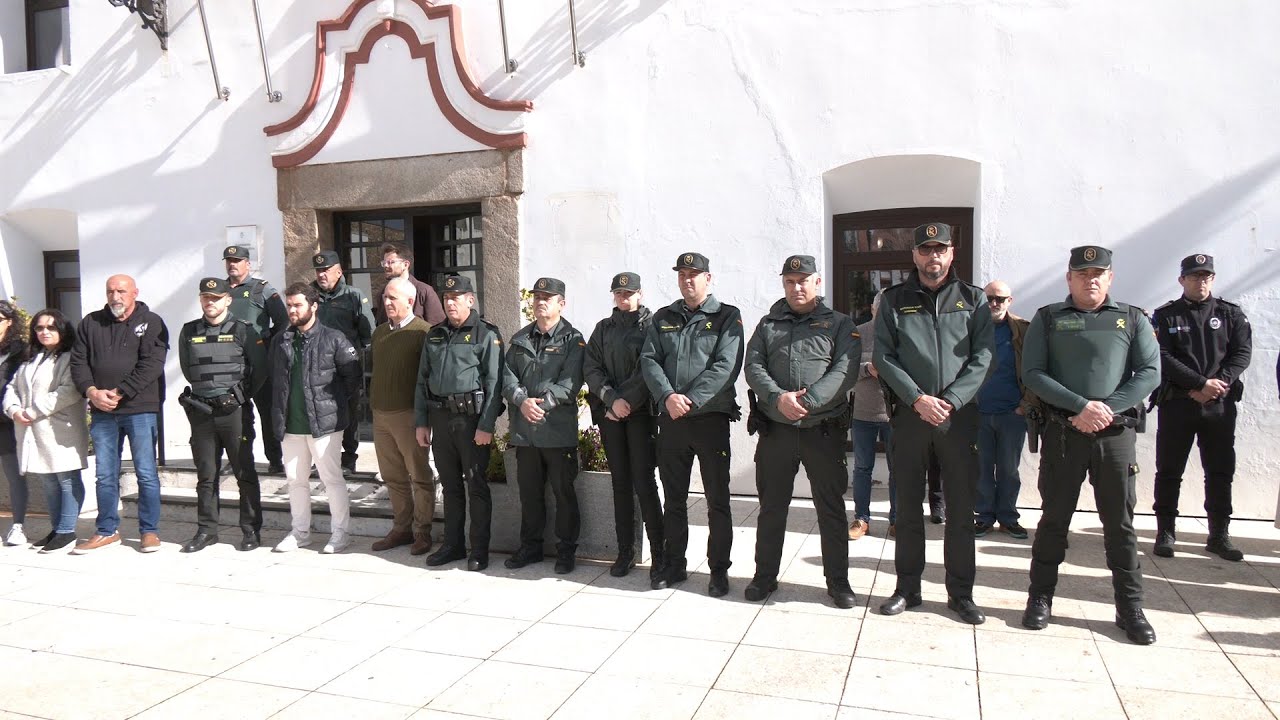 Minuto de silencio para honrar a los dos guardias civiles asesinados en Barbate