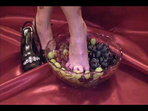 Foot  Fetish-Luscious Grapes - www.sensuousfeet.com
