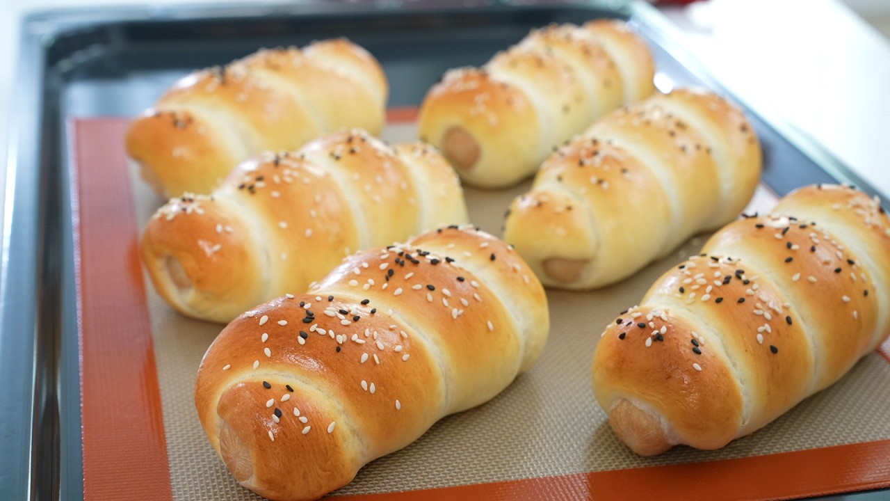 Простой рецепт булочек с сосисками | Apron