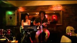 Özge Kutucularoğlu Feat Evrencan Gündüz - Sarı Laleler