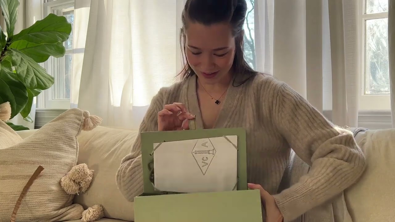 2023 Van Cleef & Arpels Sweet Alhambra Necklace