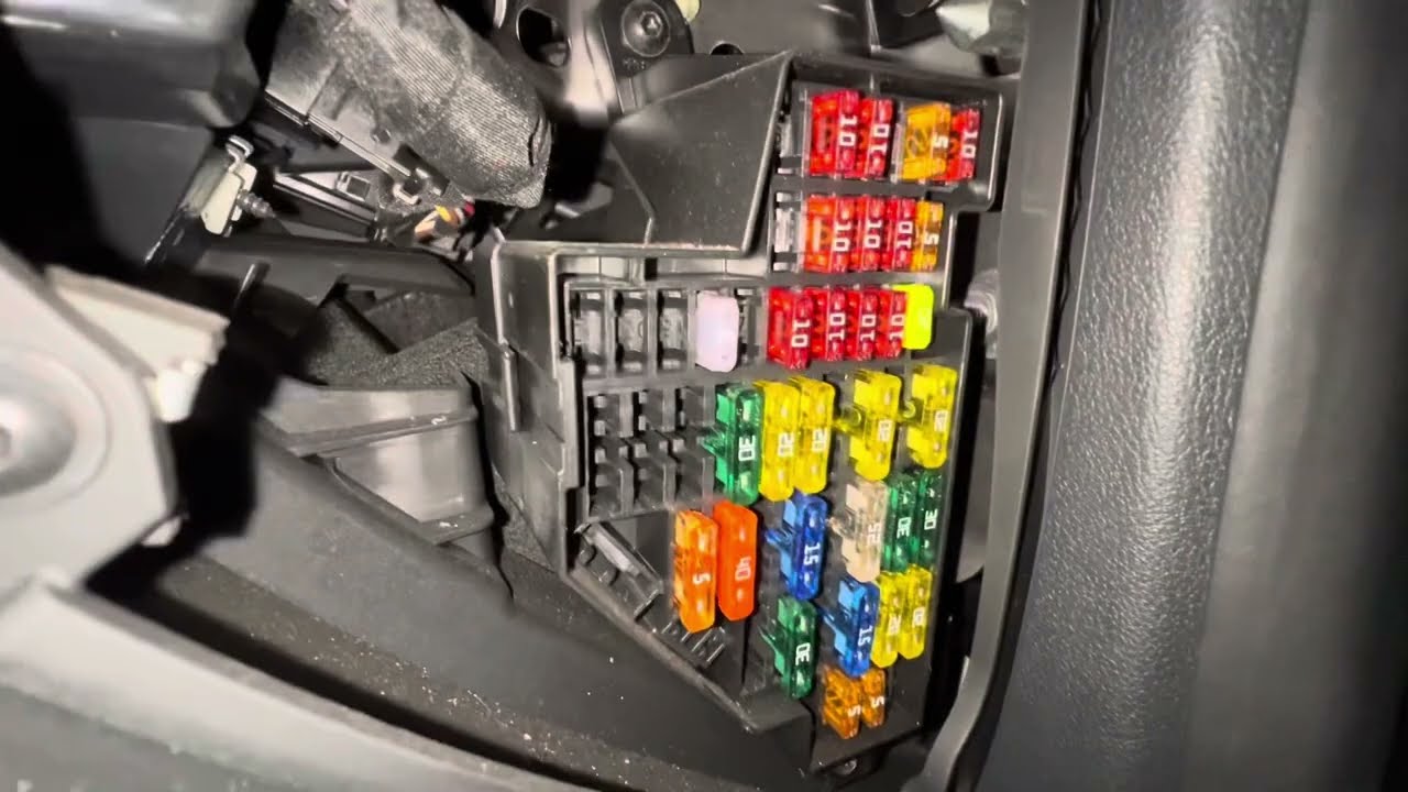 2014 vw passat cigarette lighter fuse location not working : r/passat I blew the fuse in