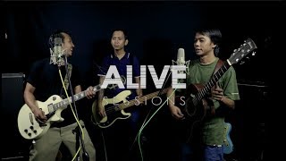 Outstep - Semangat Kami (The Luxitania Cover Rock in Rain) | ALIVE SESSION
