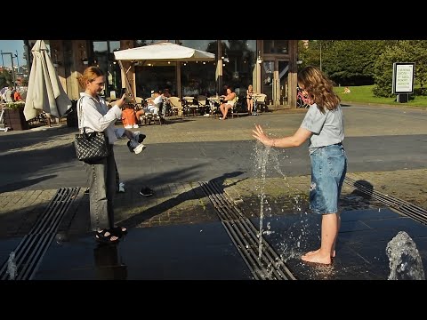 Девушки, лето и веселые фонтанчики! / Girls, summer and fun fountains!