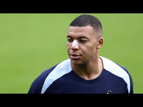 EURO 2024 - Pansement sur le nez mais sourire aux lèvres, Kylian Mbappé a repris l'entraînement