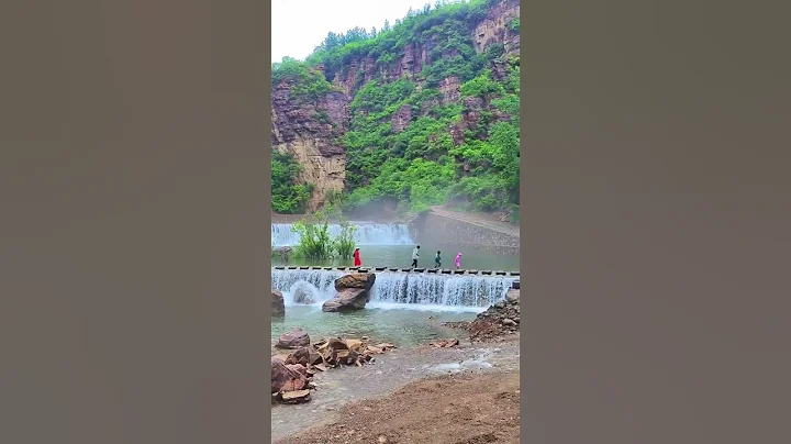 天柱沟大峡谷。有水还有瀑布，是自驾，休闲度假，避暑胜地。无门票，无停车费。直接导航辉县天柱沟大峡谷即可。 #shorts - 天天要闻
