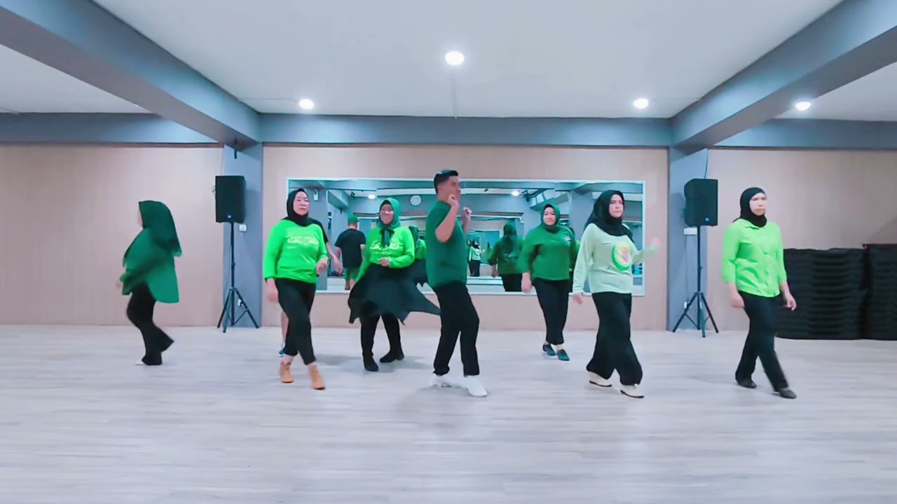 Dreaming of You - Line Dance / Demo : Okami Studio Palembang