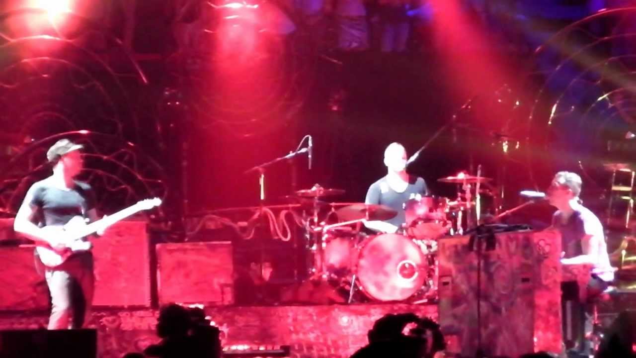 ColdPlay - Fix You  live @ Montreal 2012