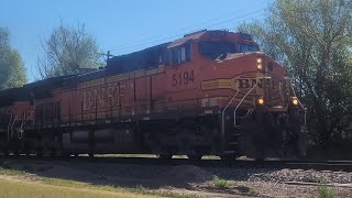 BNSF 5194 DASH 9-44CW H2, BNSF 979 DASH 9-44CW H1 and DPU BNSF ES44C4 3262